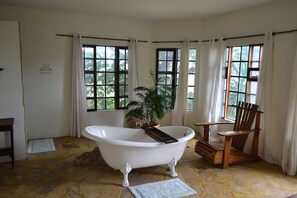 Familienzimmer | Badezimmer | Dusche, Haartrockner, Bademäntel, Handtücher