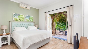 Basic Studio | 9 bedrooms, in-room safe, desk, laptop workspace