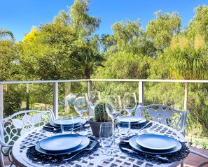 Family Apartment, 2 Bedrooms, Balcony | Terrace/patio - Feather Nest Guest House (Oudtshoorn)