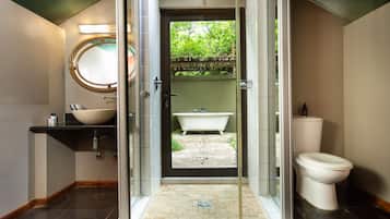 Luxury tented Accommodation twin | Bathroom | Shower, hair dryer, bathrobes, slippers