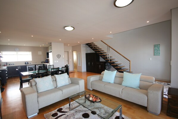902E Knightsbridge  | Sala de estar | Televisión de pantalla plana 