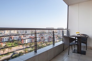 902E Knightsbridge  | Balcony view - Knightsbridge 902E by CTHA (Cape Town)