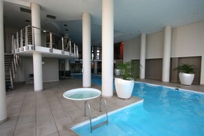 Indoor pool - Knightsbridge 902E by CTHA (Cape Town)