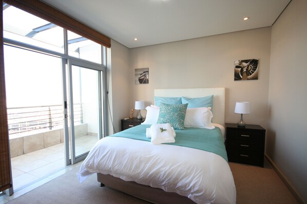 902E Knightsbridge | 3 bedrooms, iron/ironing board, cots/infant beds, free WiFi - Knightsbridge 902E by CTHA (Cape Town)