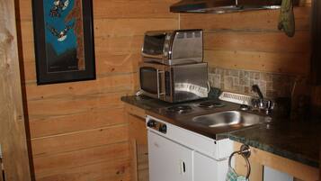 Basic-Ferienhütte | Eigene Kochnische | Kühlschrank, Mikrowelle, Ofen, Herdplatte