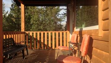 Standard-Ferienhütte, 1 Queen-Bett, Kochnische, Bergblick | Balkon