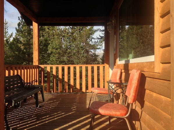 Standard-Ferienhütte, 1 Queen-Bett, Kochnische, Bergblick | Balkon