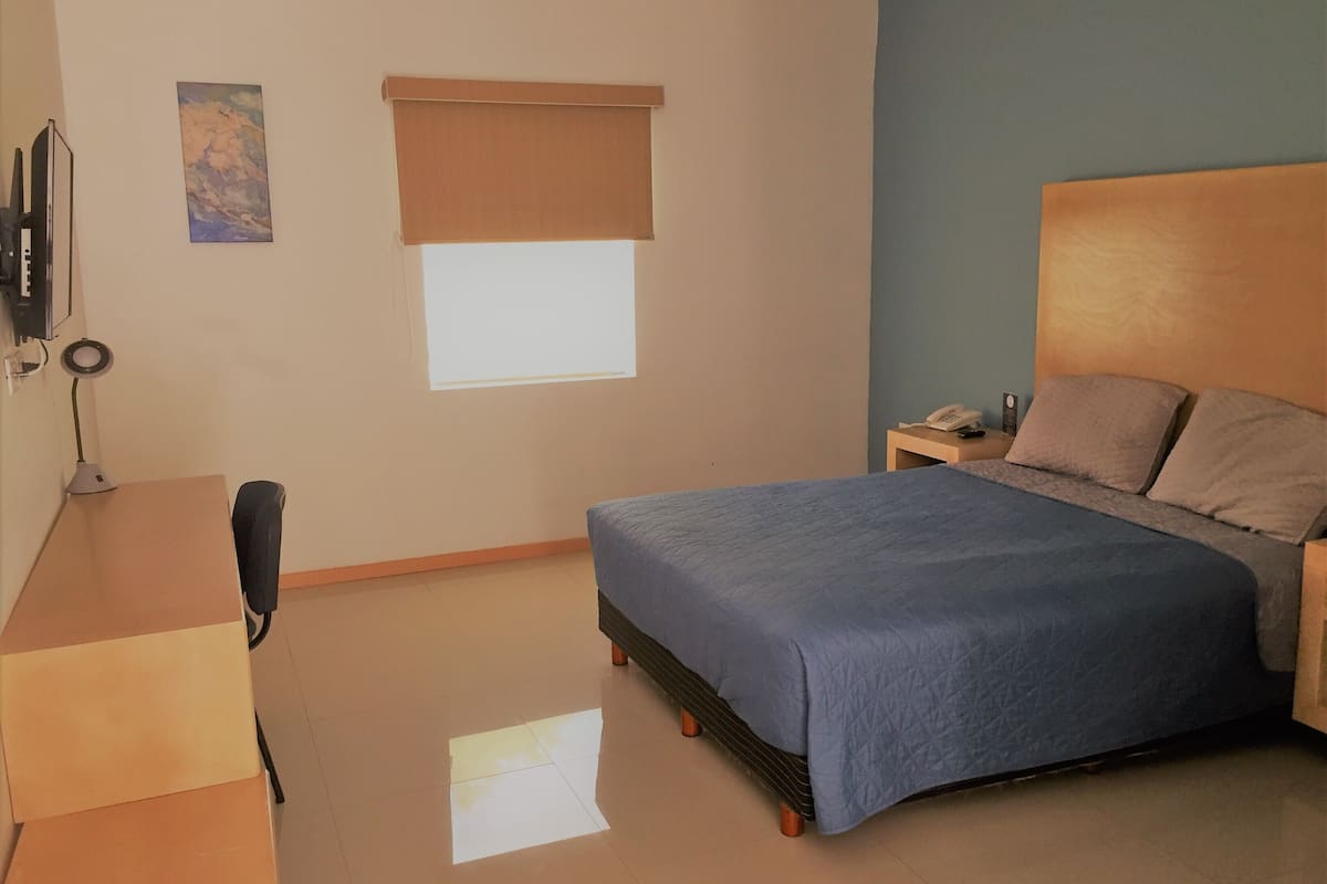 business double room, 1 queen bed | pillow-top beds, desk, blackout curtains, soundproofing