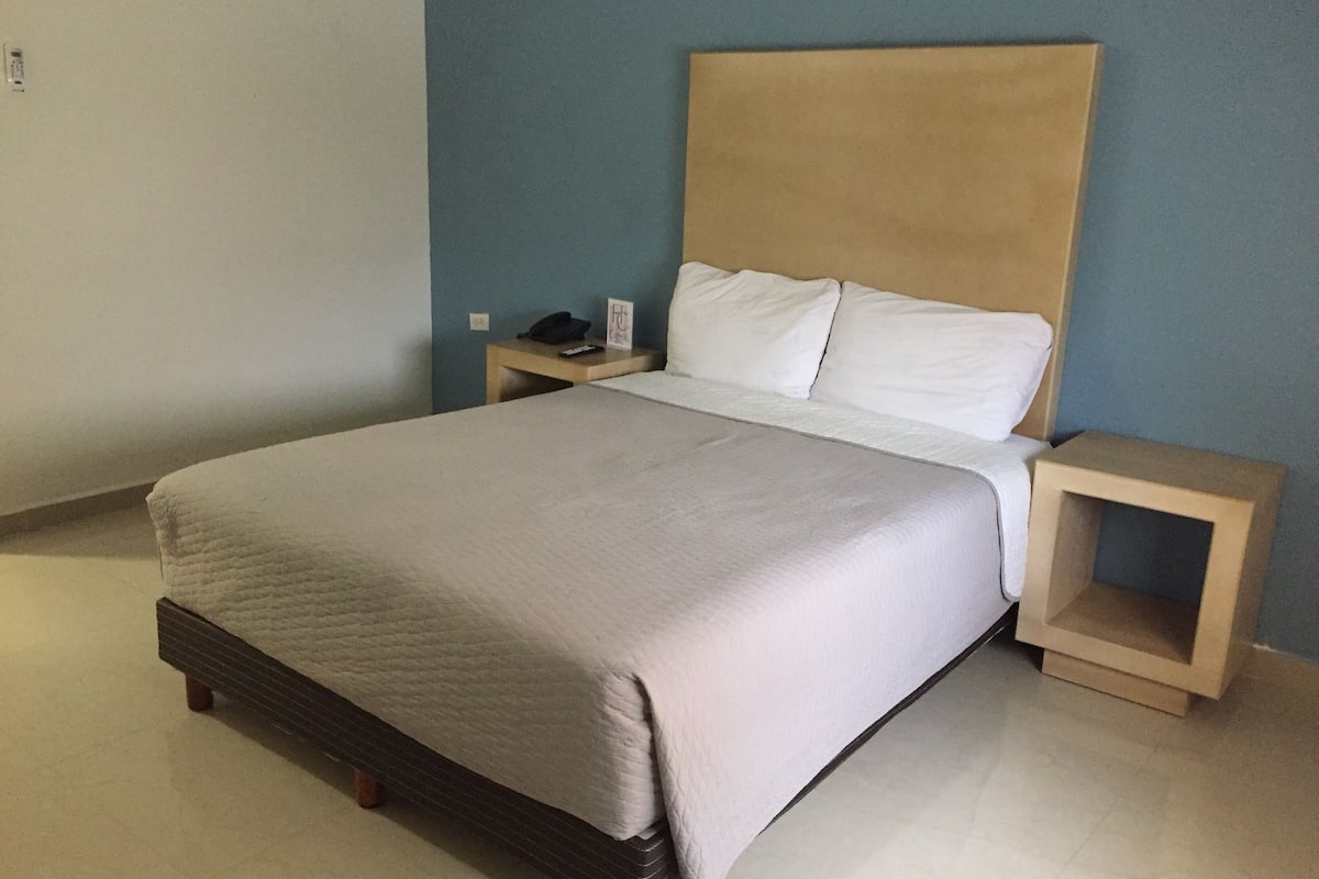 business double room, 1 queen bed | pillow-top beds, desk, blackout curtains, soundproofing