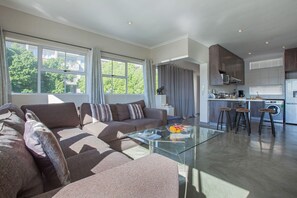 Interior detail - York Mews 14 by CTHA (Cape Town)