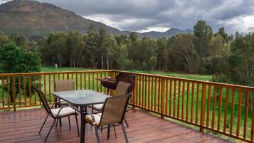 Deluxe-mökki | Tallelokero huoneessa, yksilöllisesti sisustettu