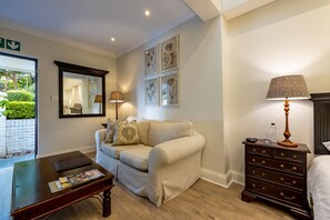 Lobby sitting area - Sheppard Boutique Guesthouse (Mbombela)