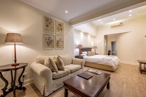 In-room safe, desk, blackout curtains, free WiFi - Sheppard Boutique Guesthouse (Mbombela)