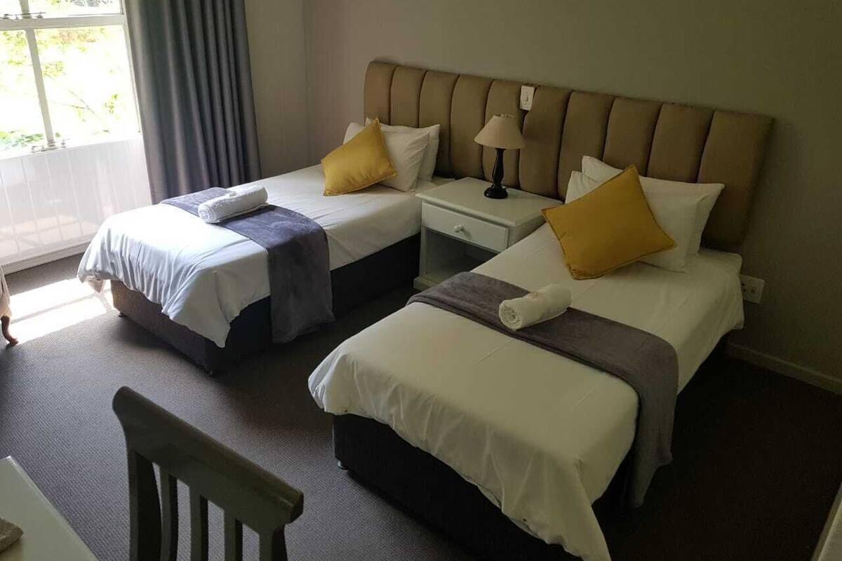 standard twin room | 1 bedroom, in-room safe, desk, blackout curtains