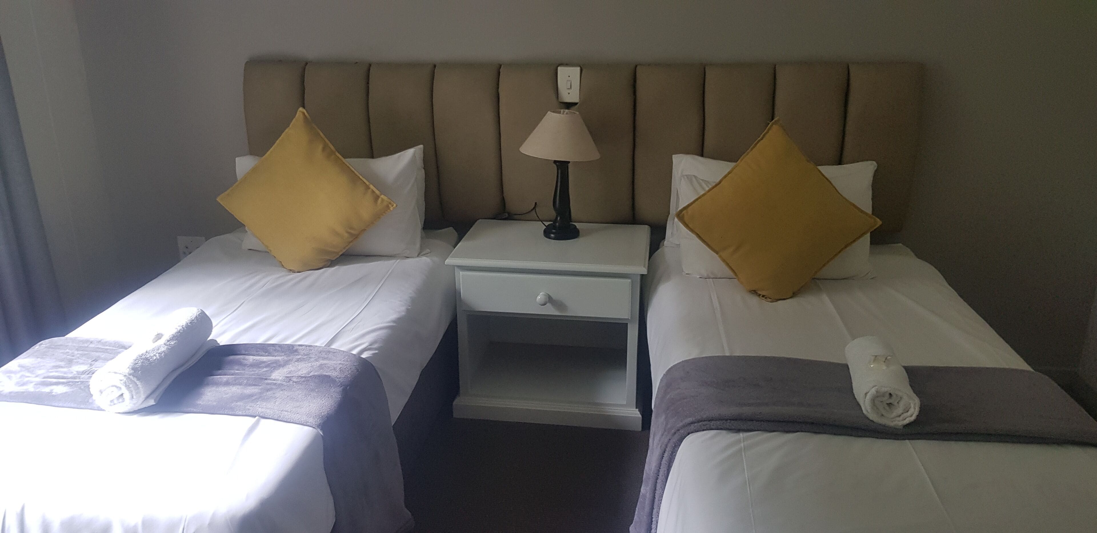 standard twin room | 1 bedroom, in-room safe, desk, blackout curtains