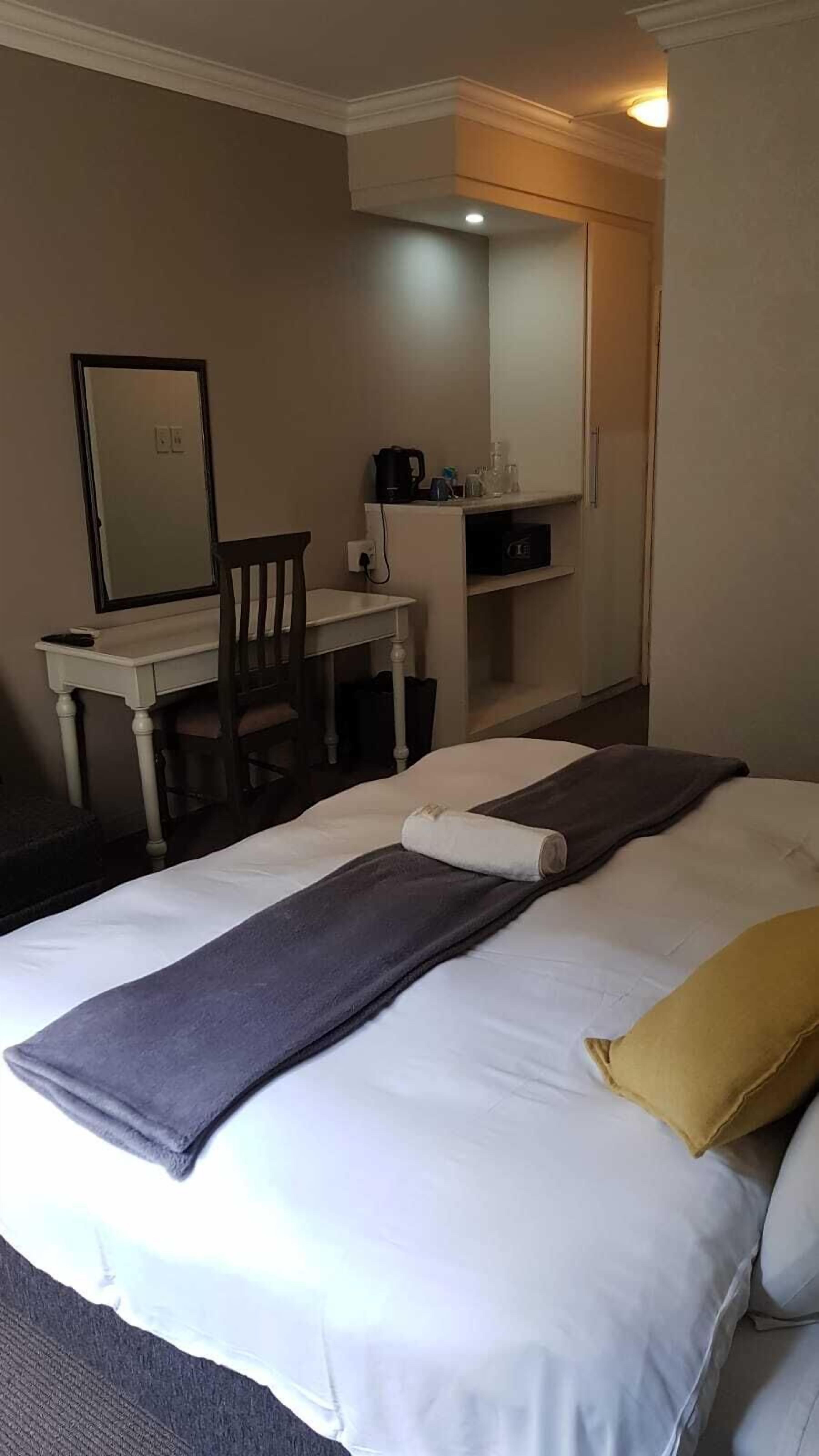 standard double room | 1 bedroom, in-room safe, desk, blackout curtains