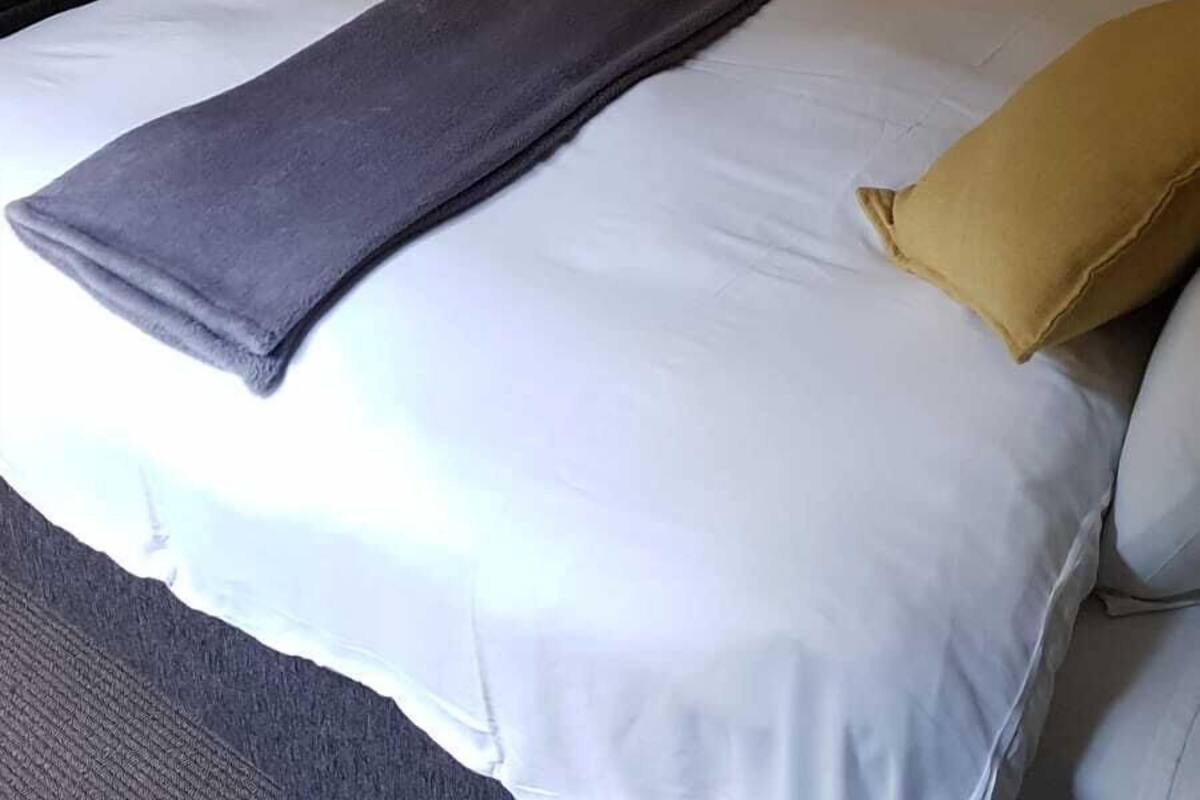 standard double room | 1 bedroom, in-room safe, desk, blackout curtains