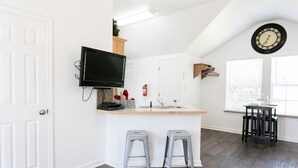 House, 1 Bedroom (Elizabeth's Haus - Tree House) | Private kitchenette | Coffee/tea maker, full-size fridge, microwave, stovetop