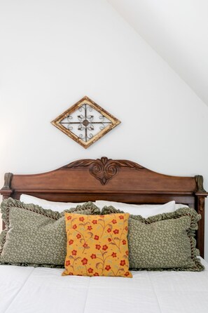 House, 1 Bedroom (Elizabeth's Haus - Tree House) | 1 bedroom, free WiFi