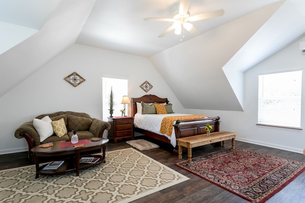 House, 1 Bedroom (Elizabeth's Haus - Tree House) | 1 bedroom, free WiFi