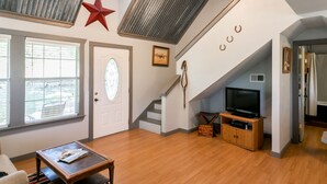 Unclassified image, 5 of 20, button - Circle D Guesthouse (Fredericksburg)