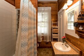 Room, 4 Bedrooms, 2 Bathrooms (Abendlied) | Bathroom