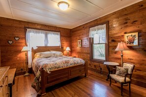 4 عدّة غرف نوم ومكتب وواي فاي مجانًا وملاءات أسرّة