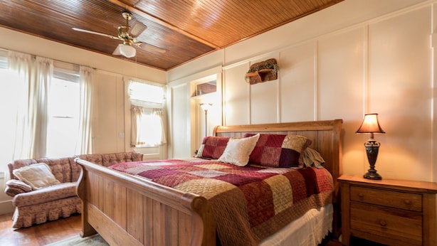Room, 4 Bedrooms, 2 Bathrooms (Abendlied) | 4 bedrooms, desk, WiFi (free), bed sheets