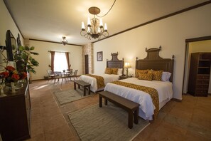 Minibar, värdeförvaringsskåp på rummet och strykjärn/strykbräda