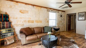 Interior - 2H Rock Haus (Fredericksburg)