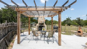Terrace/patio - 2H Rock Haus (Fredericksburg)
