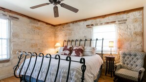Basic Room, 2 Bedrooms (2H Rock Haus) | 2 bedrooms - 2H Rock Haus (Fredericksburg)