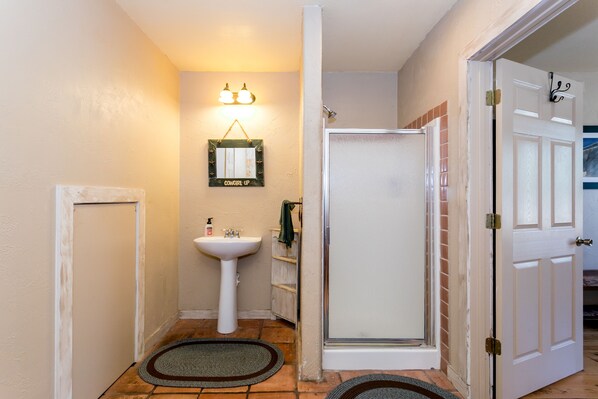 Unclassified image, 1 of 20, button - 2H Rock Haus (Fredericksburg)