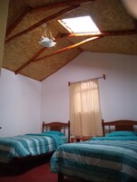 Twin Room | In-room dining