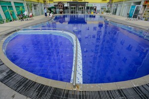 A large indoor pool with a tiled floor and a central drain. - RedLiving Apartemen The Suites Metro - Mary Tower E (Bandung)