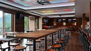 Restaurant - Pender Harbour Hotel (Madeira Park)