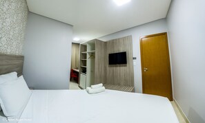 Deluxe kamer | Een minibar, verduisterende gordijnen, gratis wifi