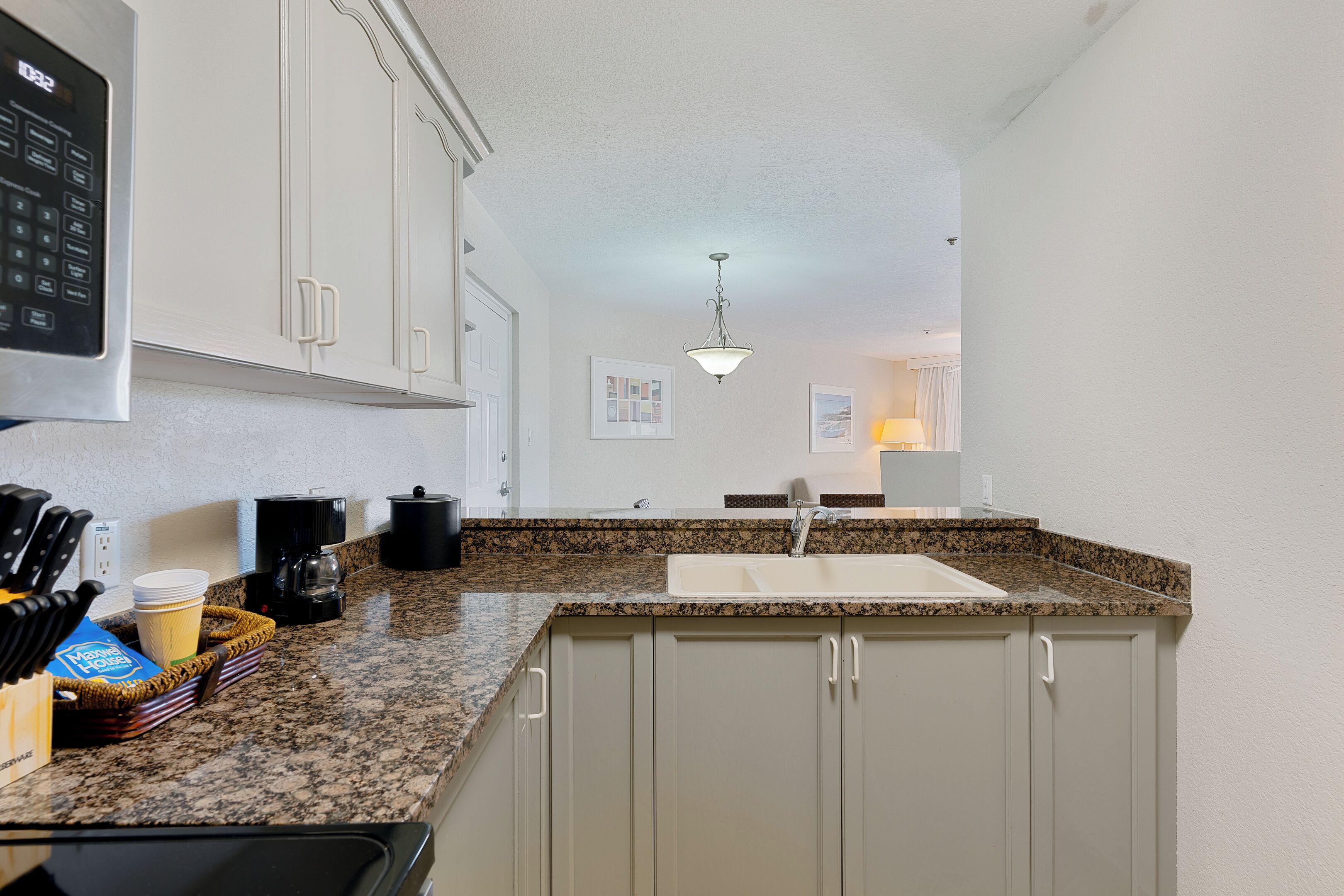 microwave, coffee/tea maker