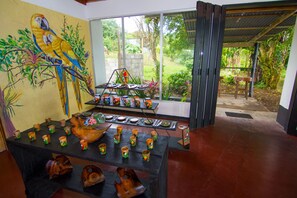 Gift shop - Arenal Volcano Lake Hotel (Arenal)