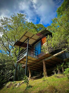Panoramic Cabin | Balcony - Sleepers Sleep Cheaper Hostel (Monteverde)