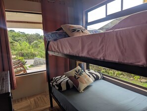 In-room safe, free WiFi, bed sheets - Sleepers Sleep Cheaper Hostel (Monteverde)