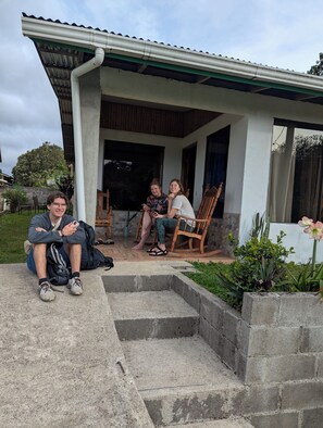 Exterior - Sleepers Sleep Cheaper Hostel (Monteverde)