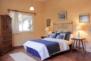 Deluxe House, Multiple Beds, Private Bathroom, Lake View | Egyptian cotton sheets, premium bedding, individually decorated - Casa Boutique del Lago (San Juan del Río)