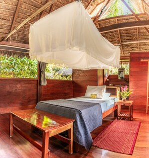 Premium bedding, down duvets, in-room safe, individually decorated - Ecolucerna Lodge Tambopata (Tambopata)