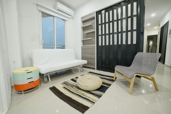 Family Apartment, 2 Bedrooms, 2 Bathrooms, Ocean View (LV) | 客廳 | 40 吋LED 電視連有線電視頻道、電視