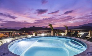 Outdoor spa tub - Terrazas Tayrona Apartamentos (Santa Marta)