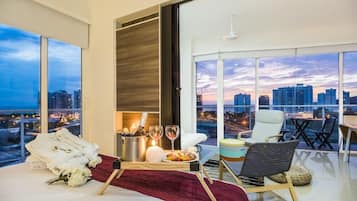 Desk, blackout curtains, free WiFi