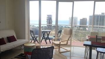 Family Apartment, 2 Bedrooms, 2 Bathrooms, Ocean View (JL) | Living area | 40-inch LED TV with cable channels, TV