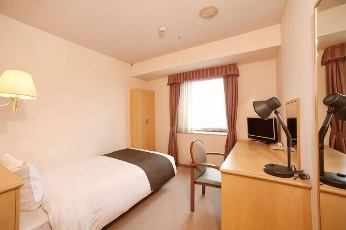 Blackout curtains, free WiFi, bed sheets