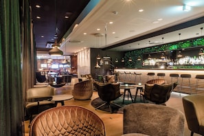 Bar (on property) - Motel One Freiburg (Freiburg im Breisgau)